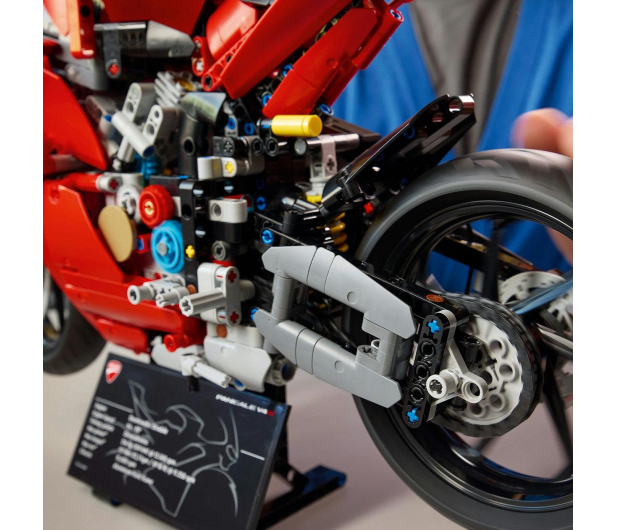 LEGO Technic 42202 Motocykl Ducati Panigale V4 S - 1298077 - zdjęcie 6